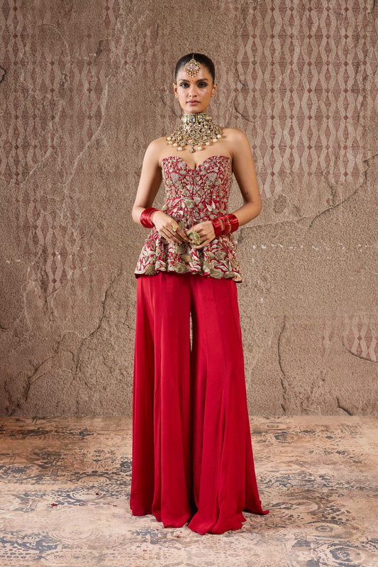 STATEMENT CORSET SET WITH INTRICATE EMBROIDERY