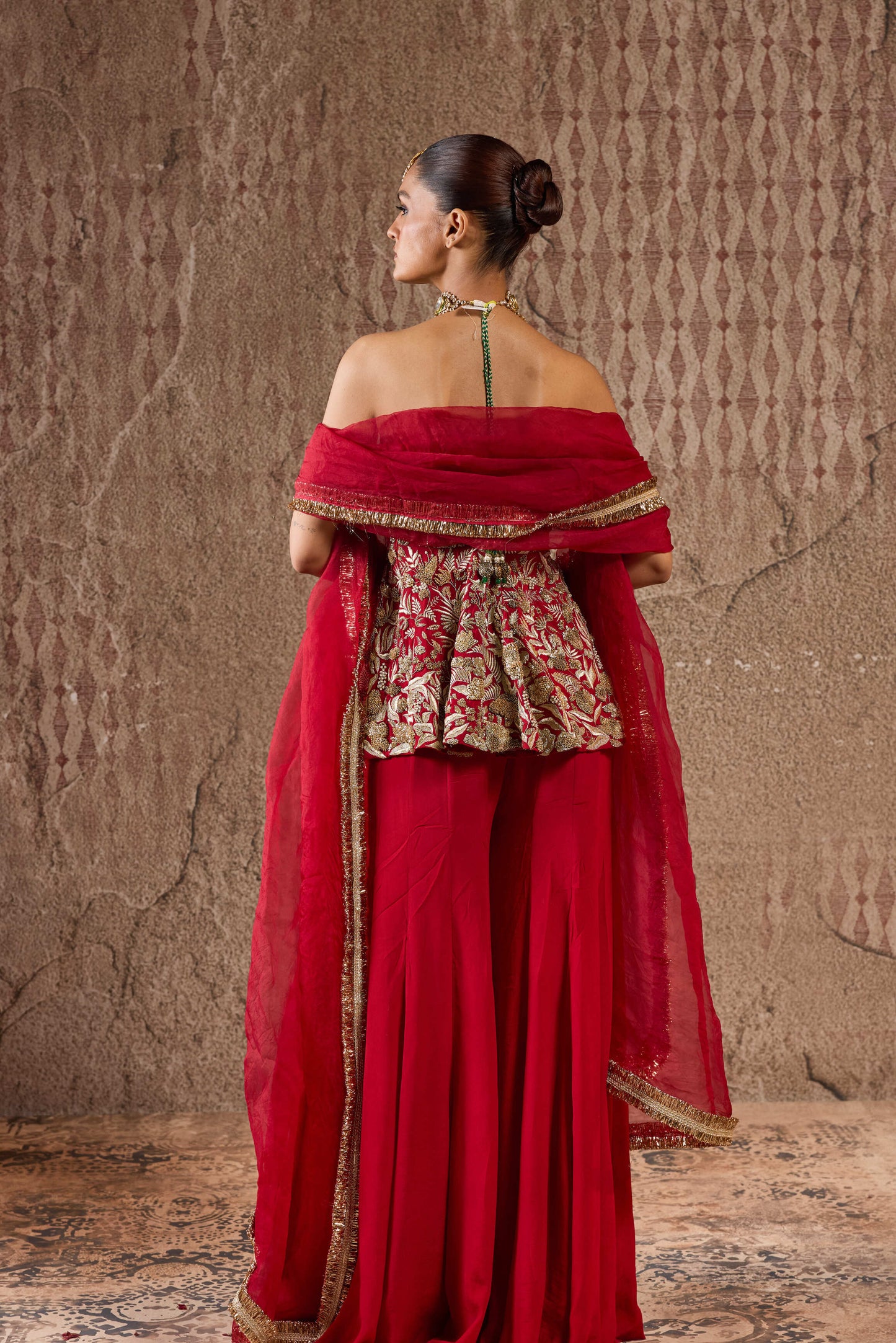 STATEMENT CORSET SET WITH INTRICATE EMBROIDERY