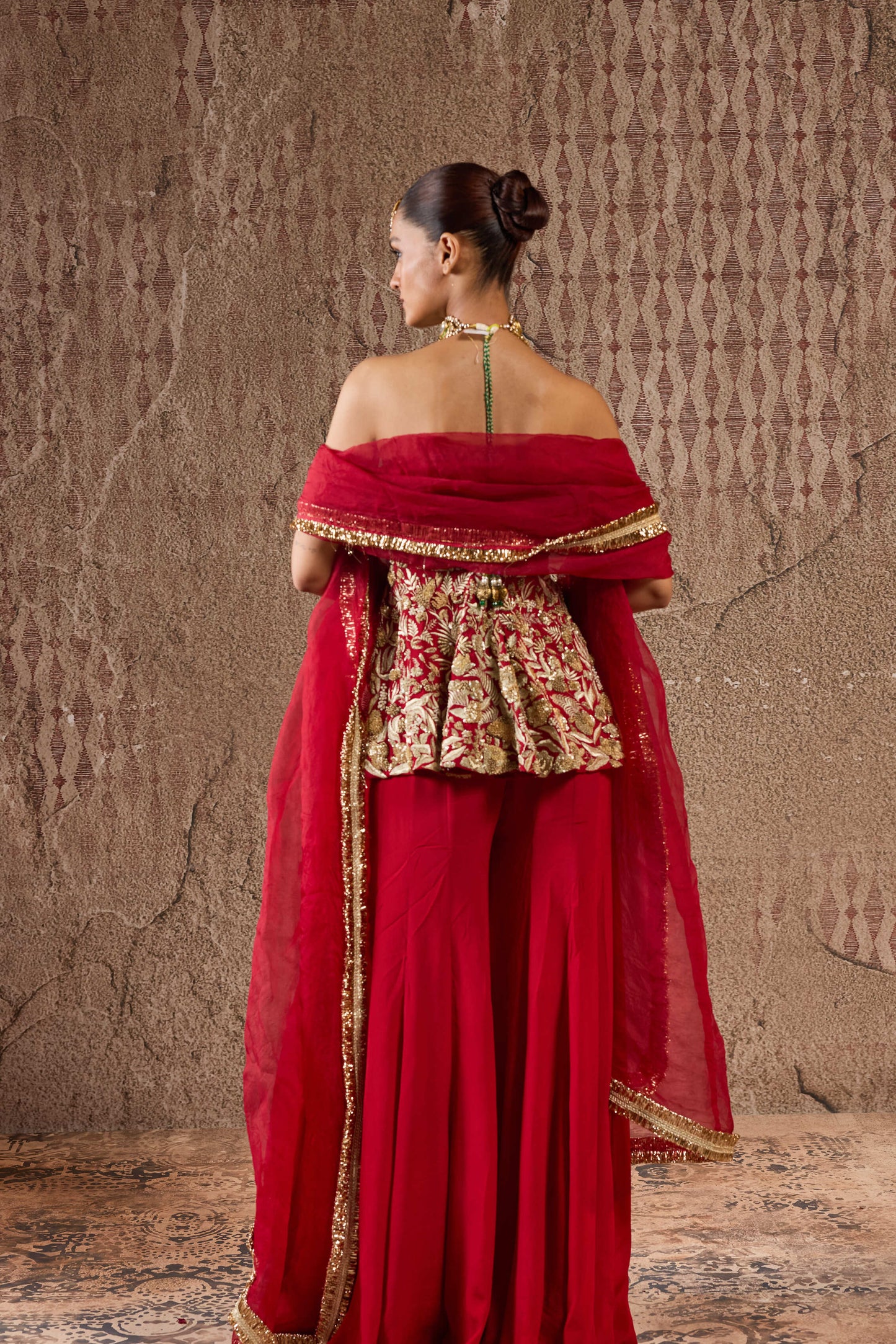 STATEMENT CORSET SET WITH INTRICATE EMBROIDERY