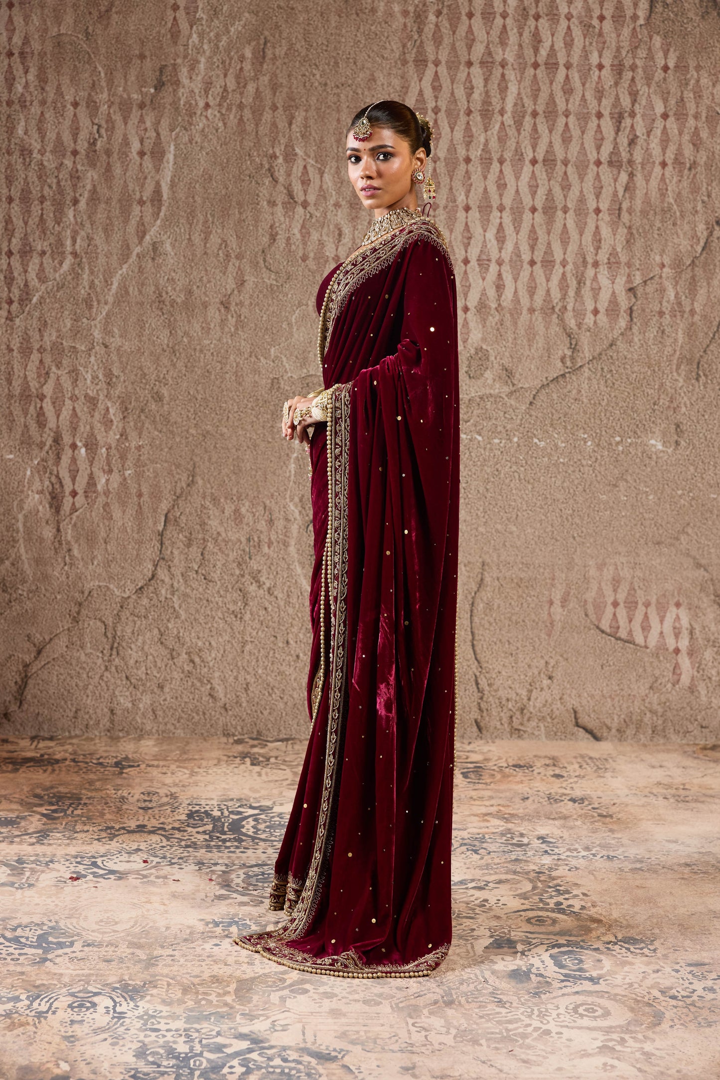 OPULENT VELVET SAREE WITH INTRICATE ZARDOSI EDGING