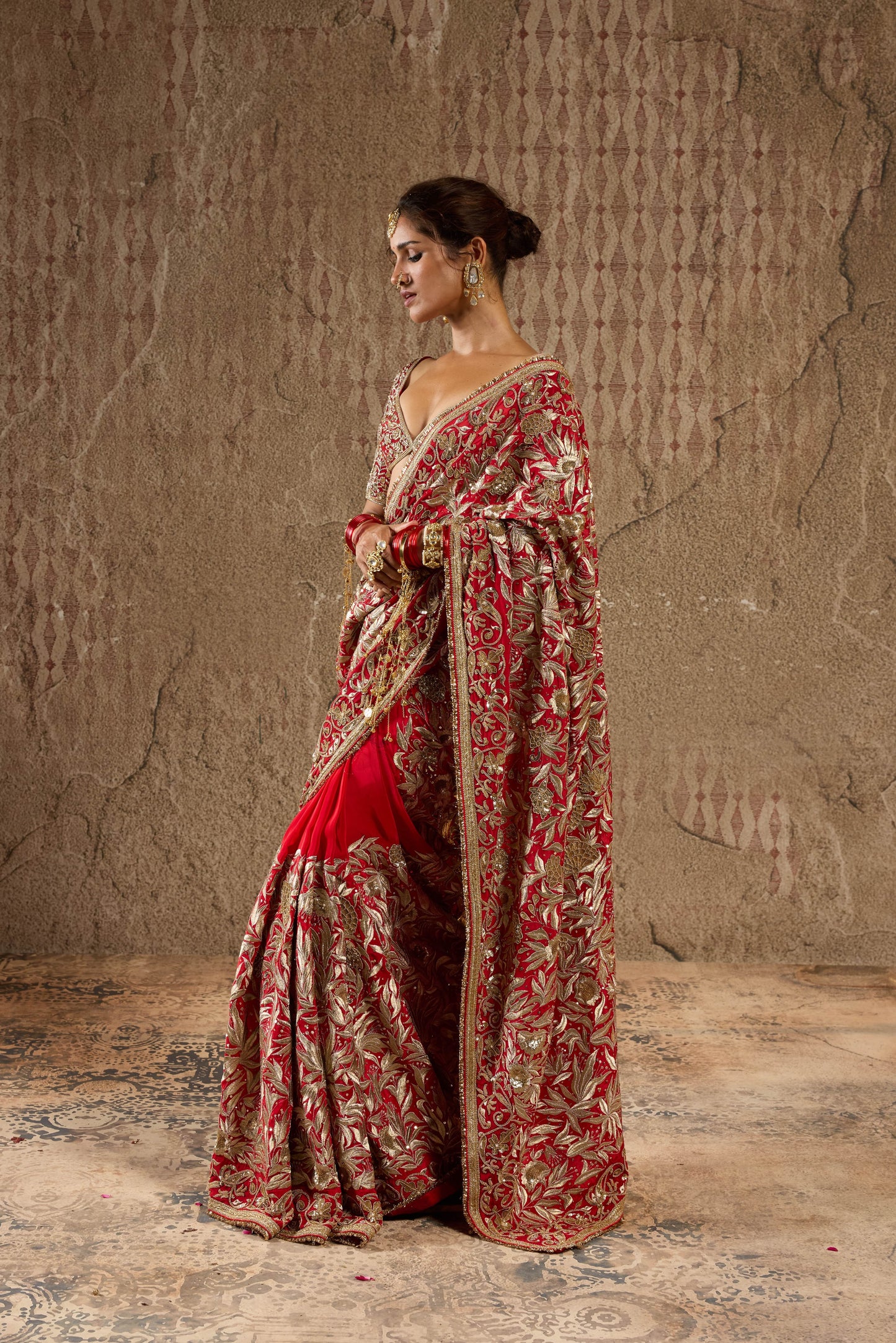 TIMELESS RED WEDDING SAREE WITH ORNATE EMBROIDERY